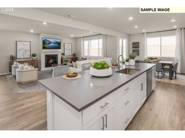 8924 Sw SALINAN St, Tualatin, OR 97062