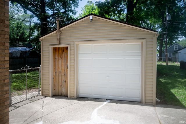 4650 Monroe Street, Fort Wayne, IN 46806
