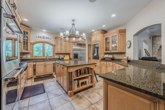 16420 S River Road, Plainfield, IL 60586