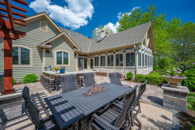 16420 S River Road, Plainfield, IL 60586