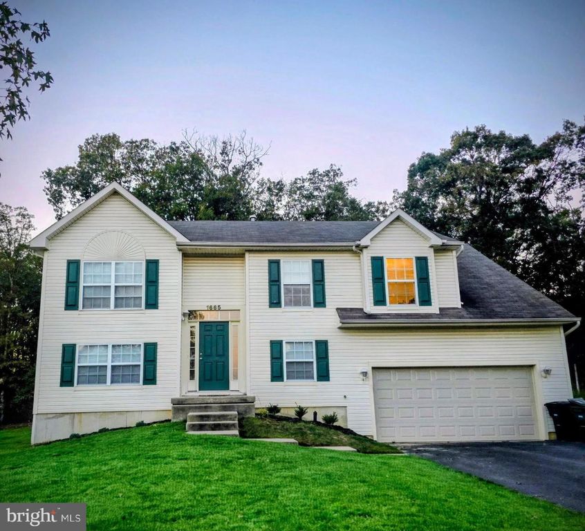 1665 CARRIAGE DR, Williamstown, NJ 08094