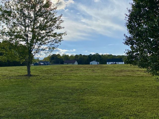 151 Hawkins Rd, Westmoreland, TN 37186