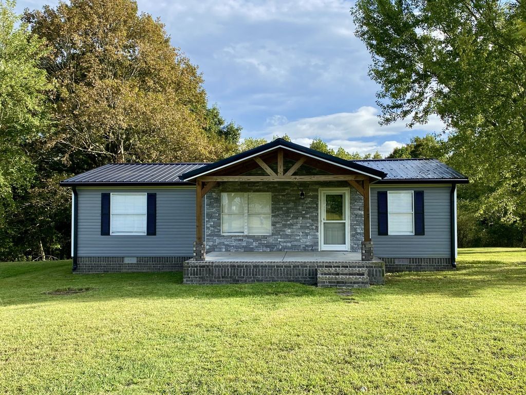 151 Hawkins Rd, Westmoreland, TN 37186