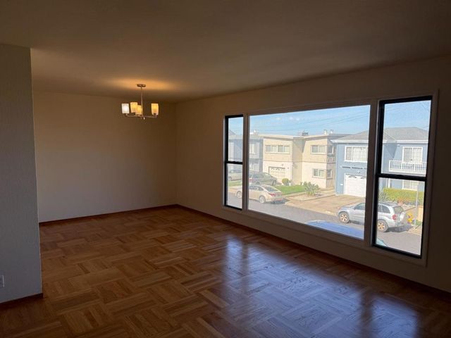 60 Westmoor Avenue, Daly City, CA 94015