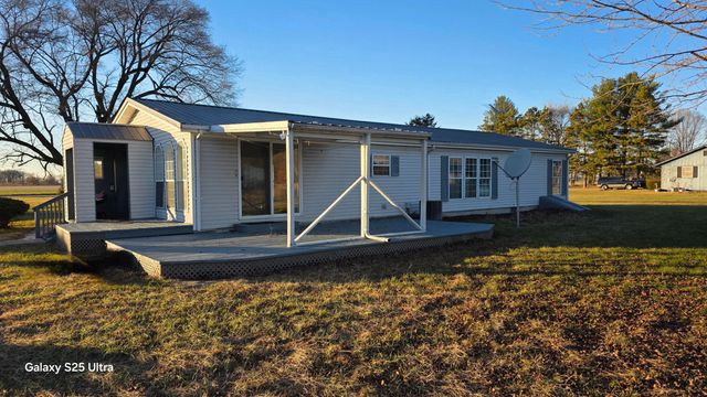 8461 N 600 W, Lake Village, IN 46349