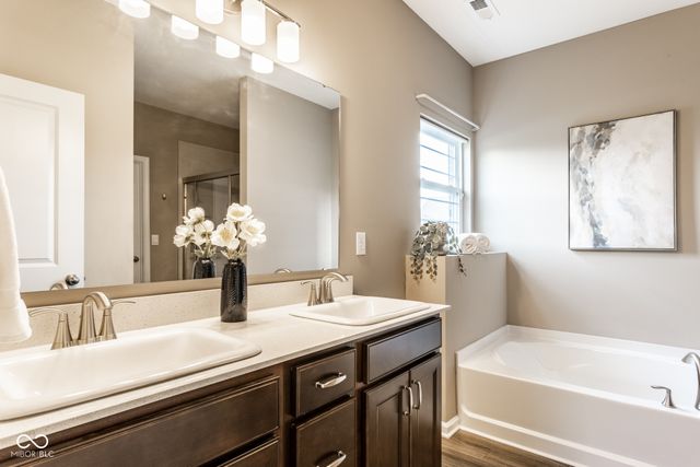 4848 W Jamestown Trace, New Palestine, IN 46163