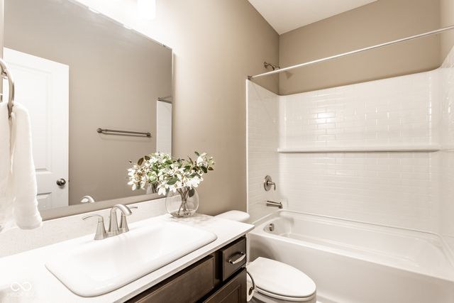 4848 W Jamestown Trace, New Palestine, IN 46163
