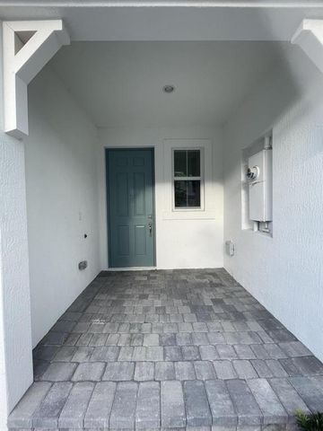 615 Parsons Way, Deerfield Beach, FL 33442