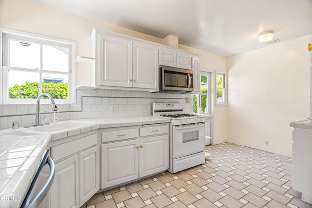 575 N Daisy Avenue, Pasadena, CA 91107