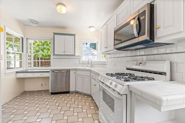 575 N Daisy Avenue, Pasadena, CA 91107