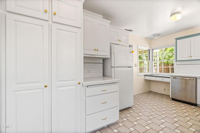 575 N Daisy Avenue, Pasadena, CA 91107