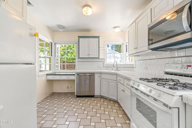 575 N Daisy Avenue, Pasadena, CA 91107