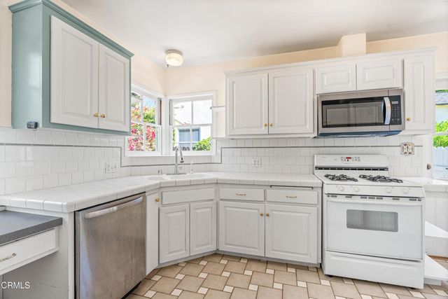 575 N Daisy Avenue, Pasadena, CA 91107