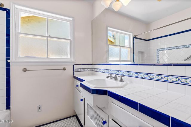 575 N Daisy Avenue, Pasadena, CA 91107
