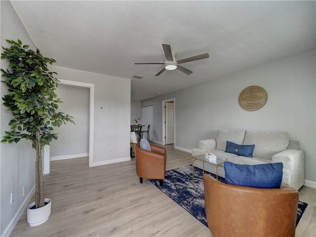 222 N 9th St, Aransas Pass, TX 78336