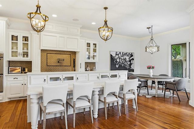 6415 N Pennsylvania Avenue, Nichols Hills, OK 73116