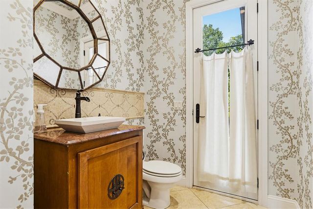 6415 N Pennsylvania Avenue, Nichols Hills, OK 73116