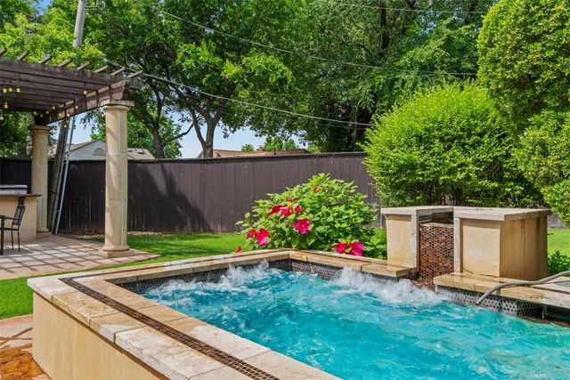 6415 N Pennsylvania Avenue, Nichols Hills, OK 73116