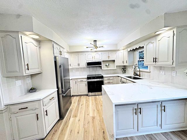 1412 N REXFORD STREET, Appleton, WI 54914