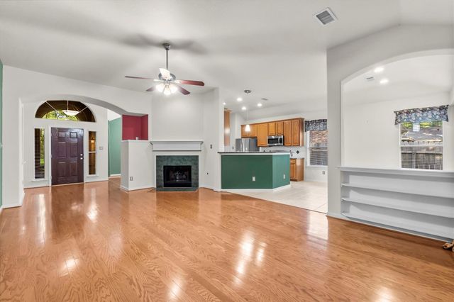 118 W Russet Grove Circle, The Woodlands, TX 77384
