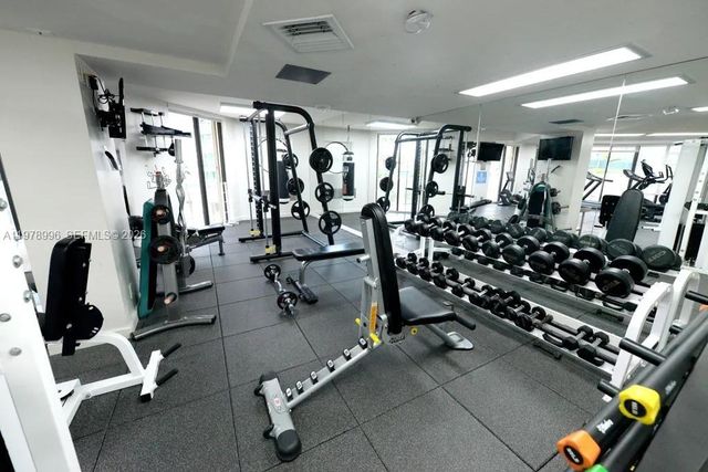 20185 E Country Club Dr TS-3, Aventura, FL 33180