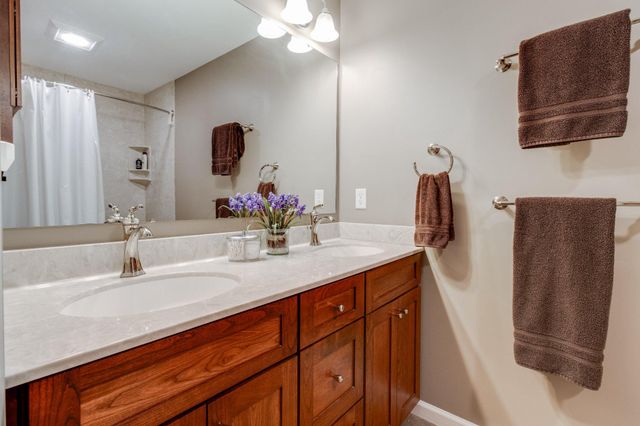 1285 WILLOW CREEK DR, Mount Joy, PA 17552