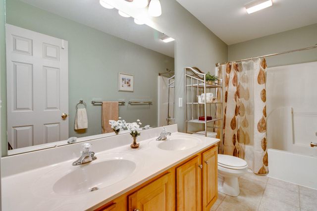 1285 WILLOW CREEK DR, Mount Joy, PA 17552