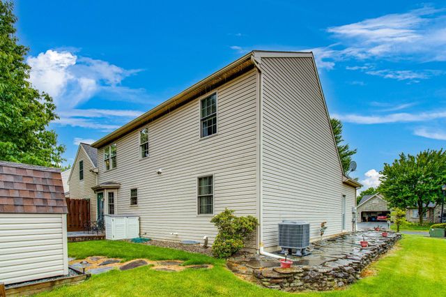 1285 WILLOW CREEK DR, Mount Joy, PA 17552