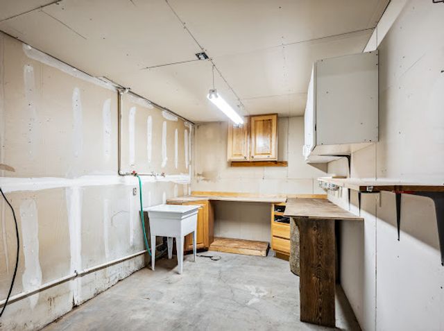 3485 Mountain Drive, Golden Valley, AZ 86413