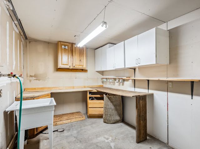 3485 Mountain Drive, Golden Valley, AZ 86413