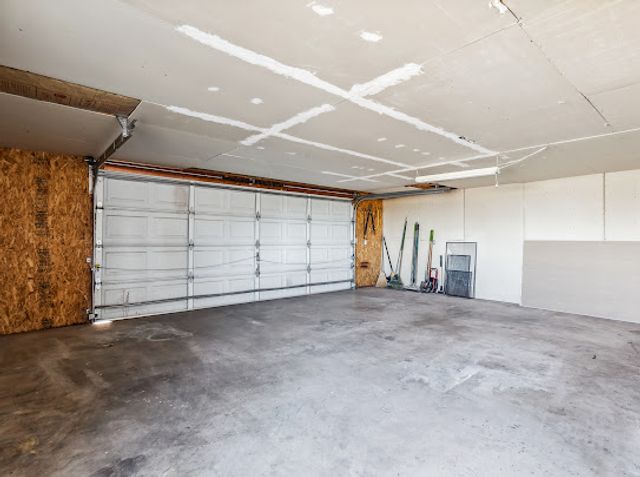 3485 Mountain Drive, Golden Valley, AZ 86413