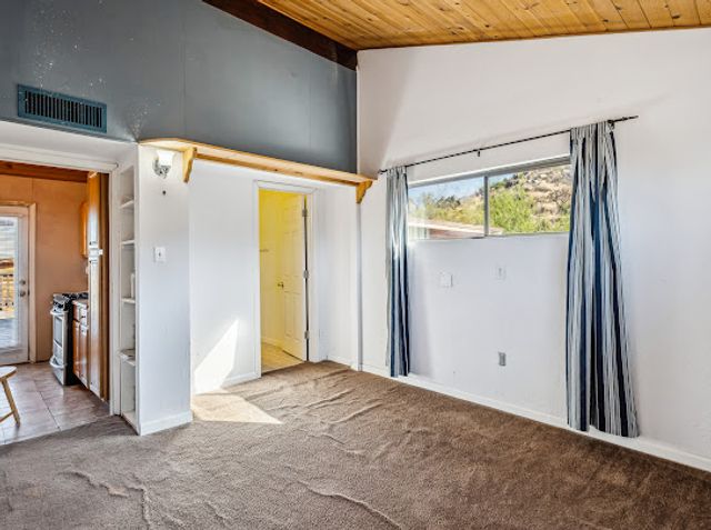 3485 Mountain Drive, Golden Valley, AZ 86413