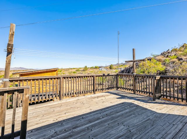 3485 Mountain Drive, Golden Valley, AZ 86413