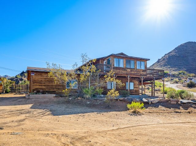 3485 Mountain Drive, Golden Valley, AZ 86413