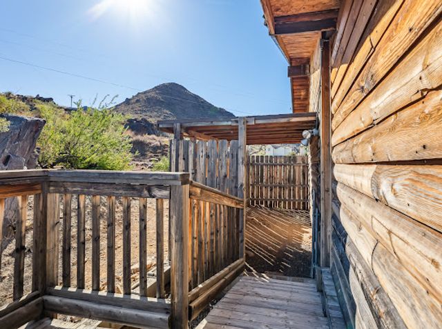 3485 Mountain Drive, Golden Valley, AZ 86413