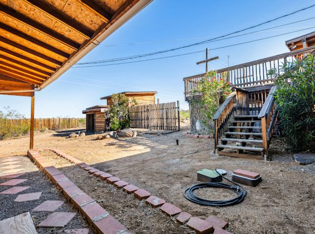 3485 Mountain Drive, Golden Valley, AZ 86413