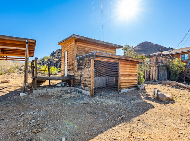 3485 Mountain Drive, Golden Valley, AZ 86413