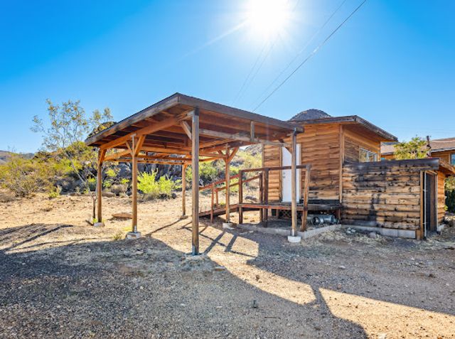 3485 Mountain Drive, Golden Valley, AZ 86413