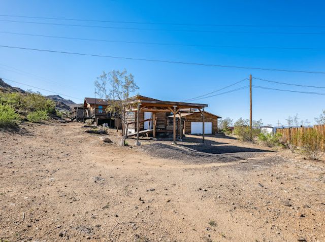 3485 Mountain Drive, Golden Valley, AZ 86413