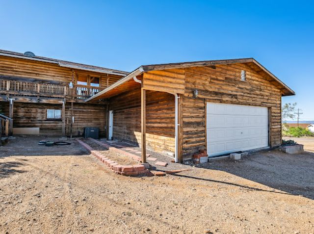 3485 Mountain Drive, Golden Valley, AZ 86413