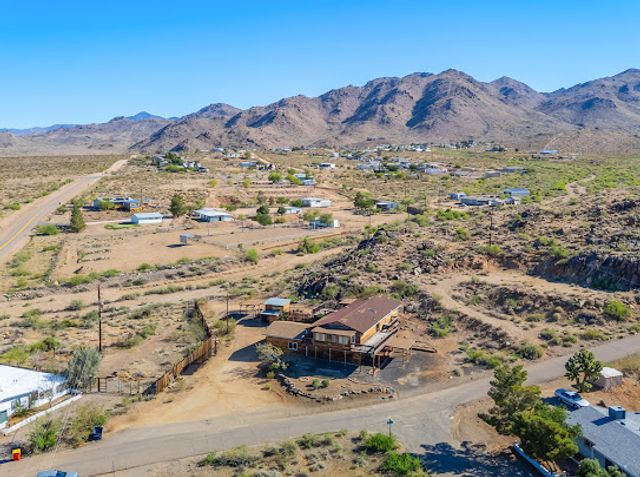 3485 Mountain Drive, Golden Valley, AZ 86413