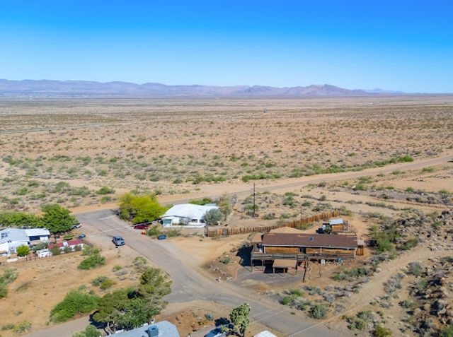 3485 Mountain Drive, Golden Valley, AZ 86413