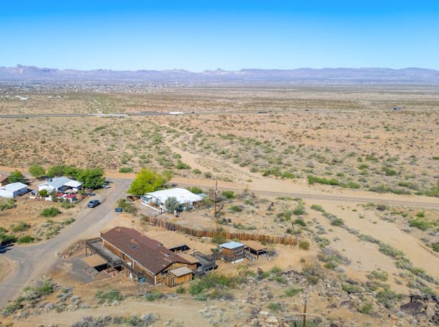 3485 Mountain Drive, Golden Valley, AZ 86413