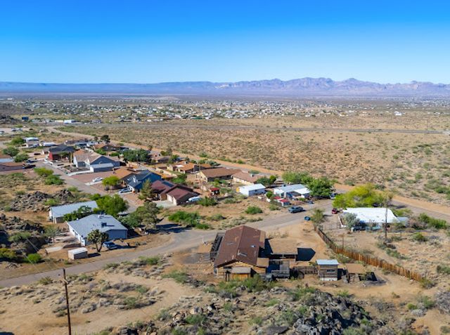 3485 Mountain Drive, Golden Valley, AZ 86413