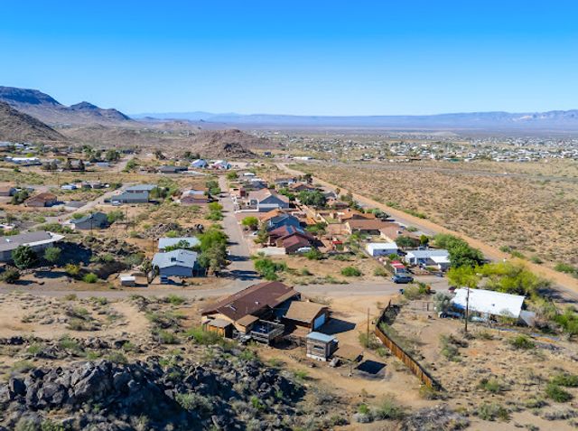 3485 Mountain Drive, Golden Valley, AZ 86413