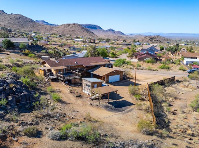 3485 Mountain Drive, Golden Valley, AZ 86413