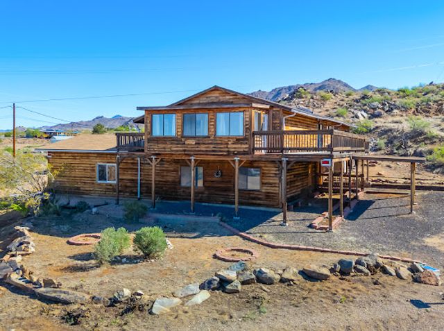 3485 Mountain Drive, Golden Valley, AZ 86413