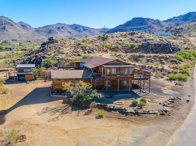 3485 Mountain Drive, Golden Valley, AZ 86413