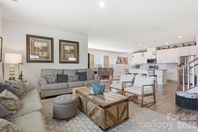 5012 Shadbush Road, Charlotte, NC 28215