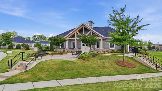 5012 Shadbush Road, Charlotte, NC 28215